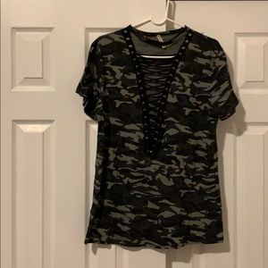 LF Emma & Sam Camo Lace-up Tee